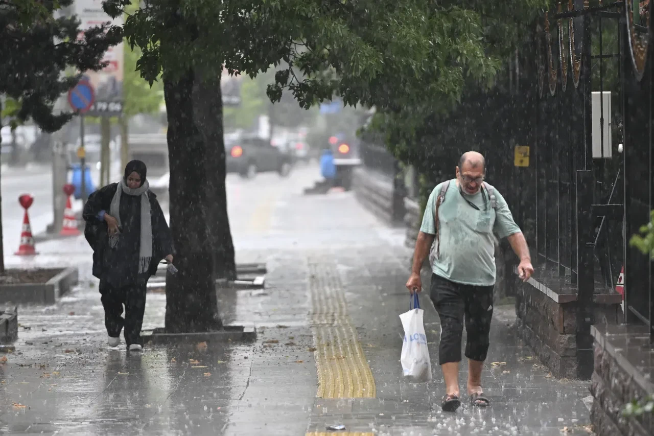 Kuvvetli sağanak alarmı! Meteoroloji 13 ili uyardı
