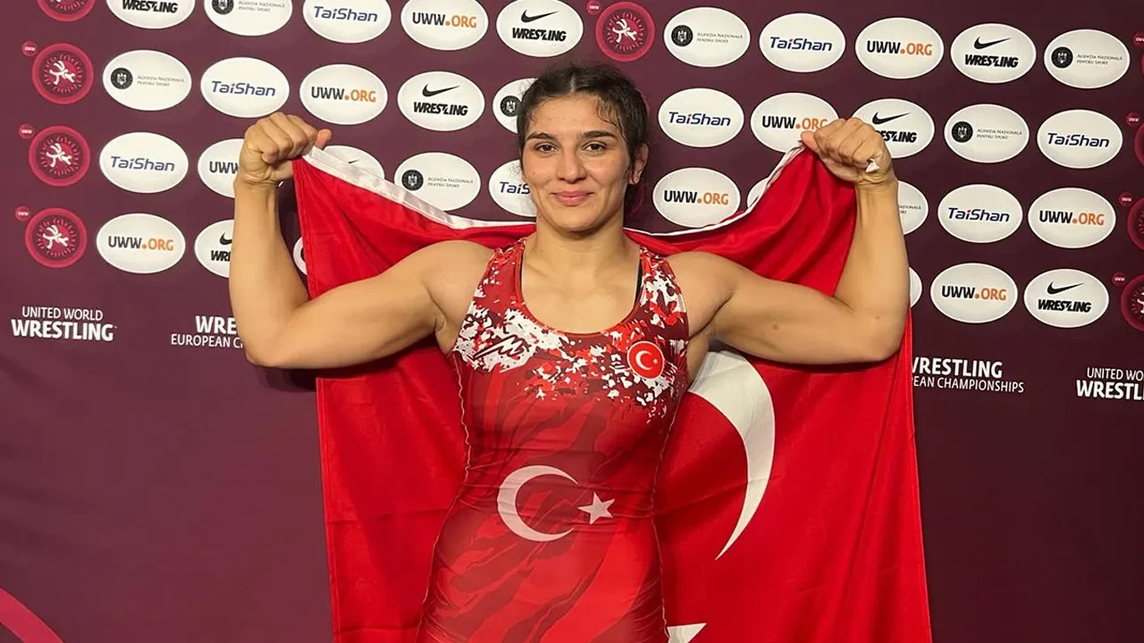 Nesrin Baş Dünya Güreş Şampiyonası'nda finalde