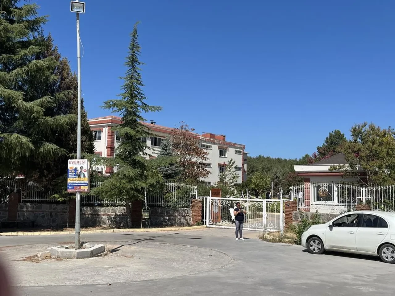 Şakalaşmanın sonucu kötü bitti: Lise öğrencisi ölümden döndü