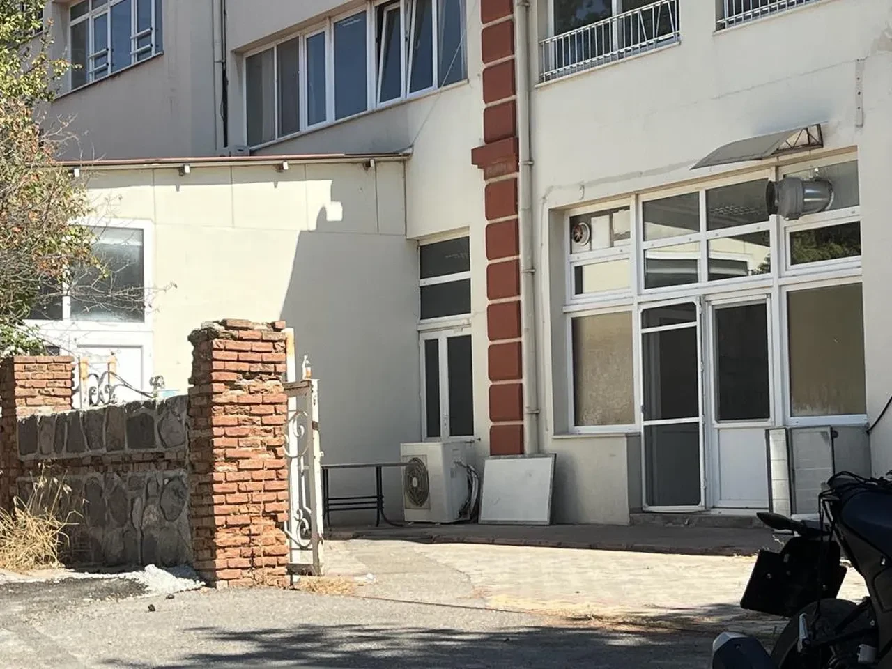 Şakalaşmanın sonucu kötü bitti: Lise öğrencisi ölümden döndü