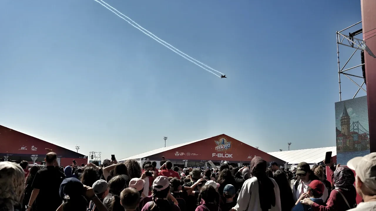 Solotürk, Teknofest'te nefes kesen gösterisiyle damga vurdu! İzleyenlerin büyük beğenisini topladı