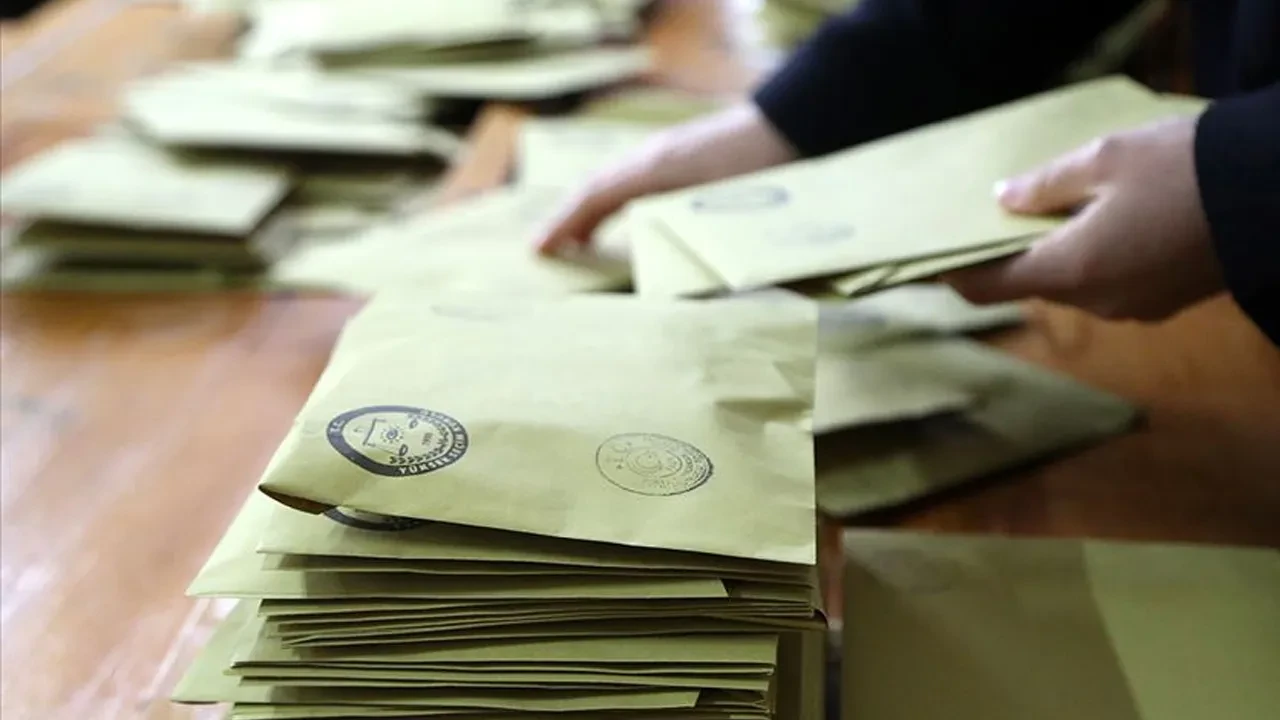 Son anket sonuçları geldi! Hangi parti birinci sırada? Dikkat çeken fark