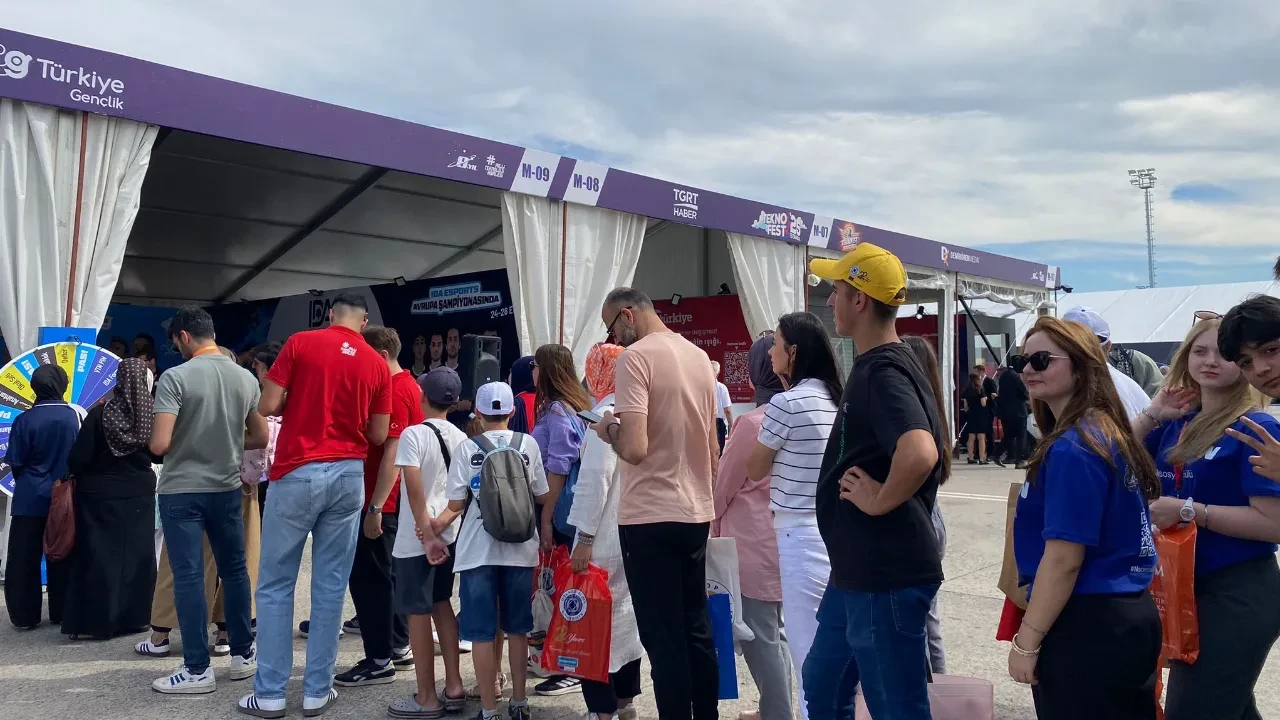 TEKNOFEST 2025’e yoğun ilgi! Türkiye Gençlik standı ilk günden dolu taştı