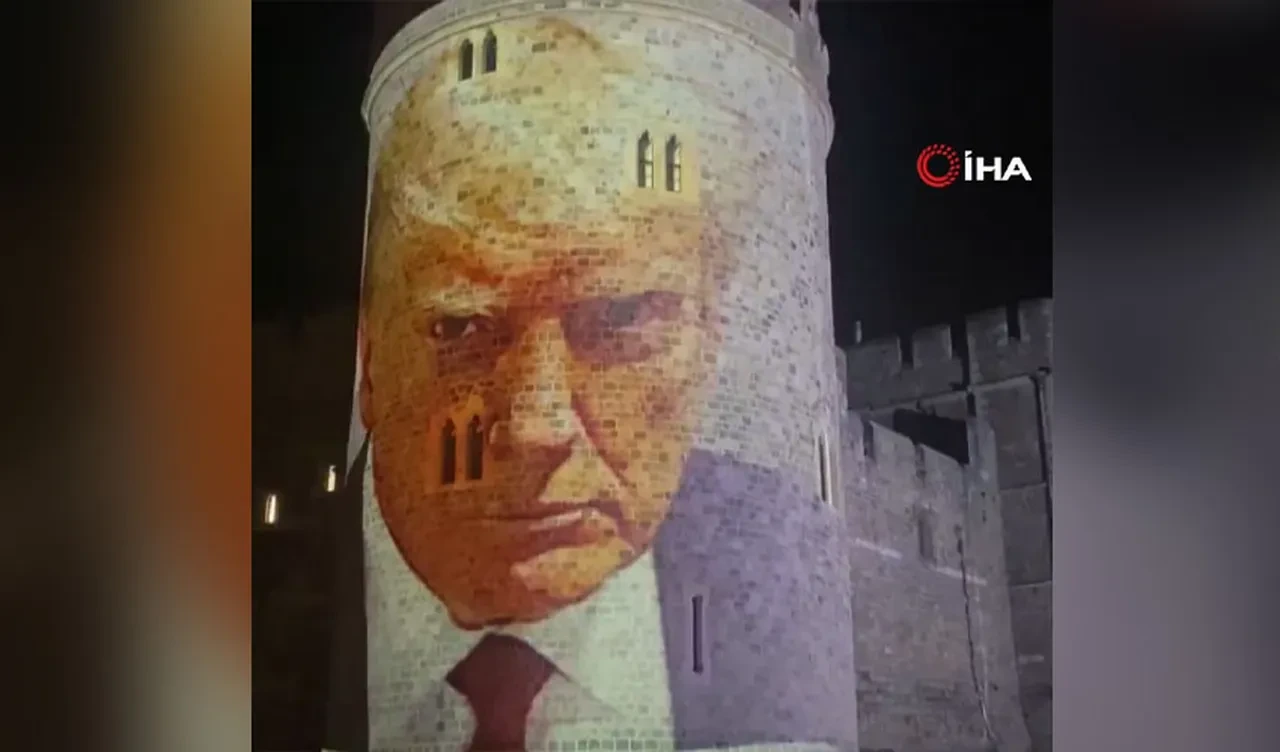 Trump, İngiltere'ye gittiğine pişman oldu! Epstein ile fotoğrafları Windsor Kalesi'ne yansıtıldı