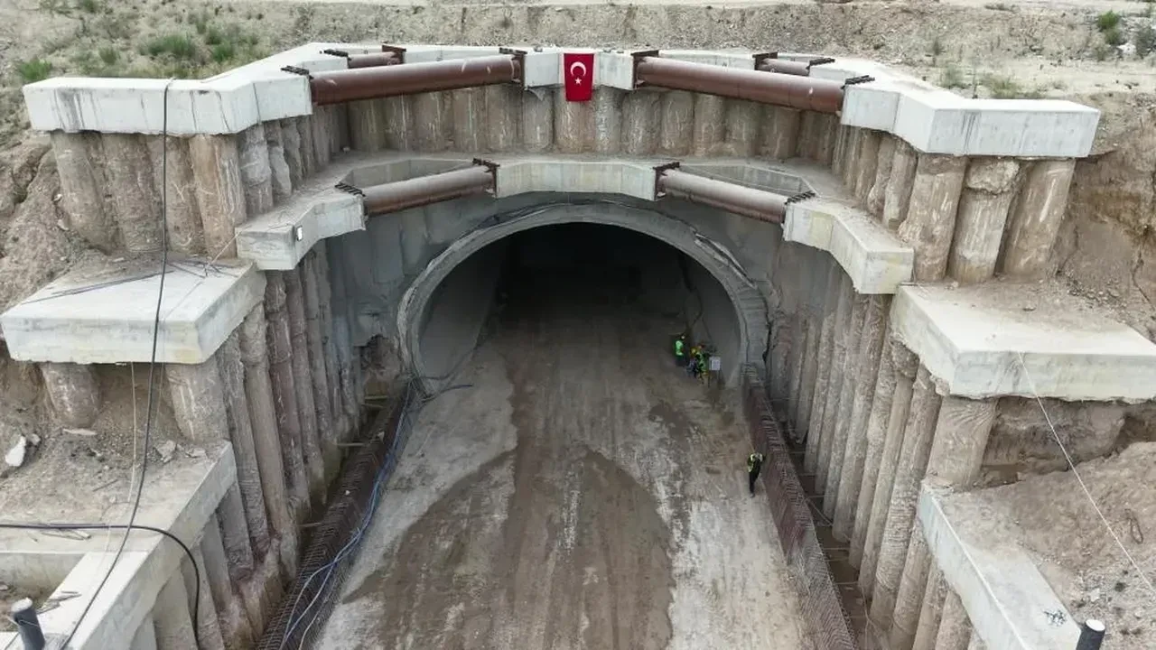 Türkiye’nin en uzun ve en geniş tüneli yapılıyor! 'Milli bütçeyle yapılmış en büyük projelerden biri'