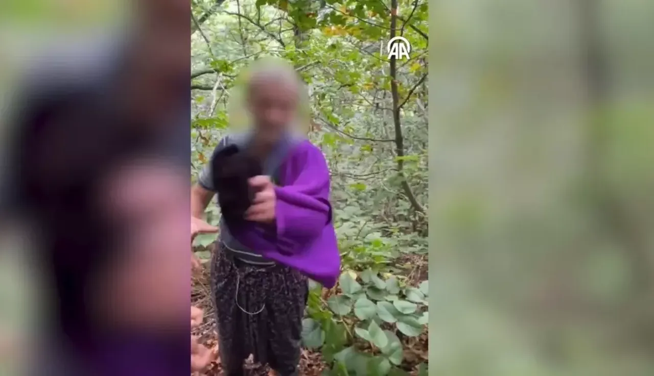 Kadın kılığındaki baba oğul ekipleri şoke etti! Herkes bu görüntüleri konuşuyor