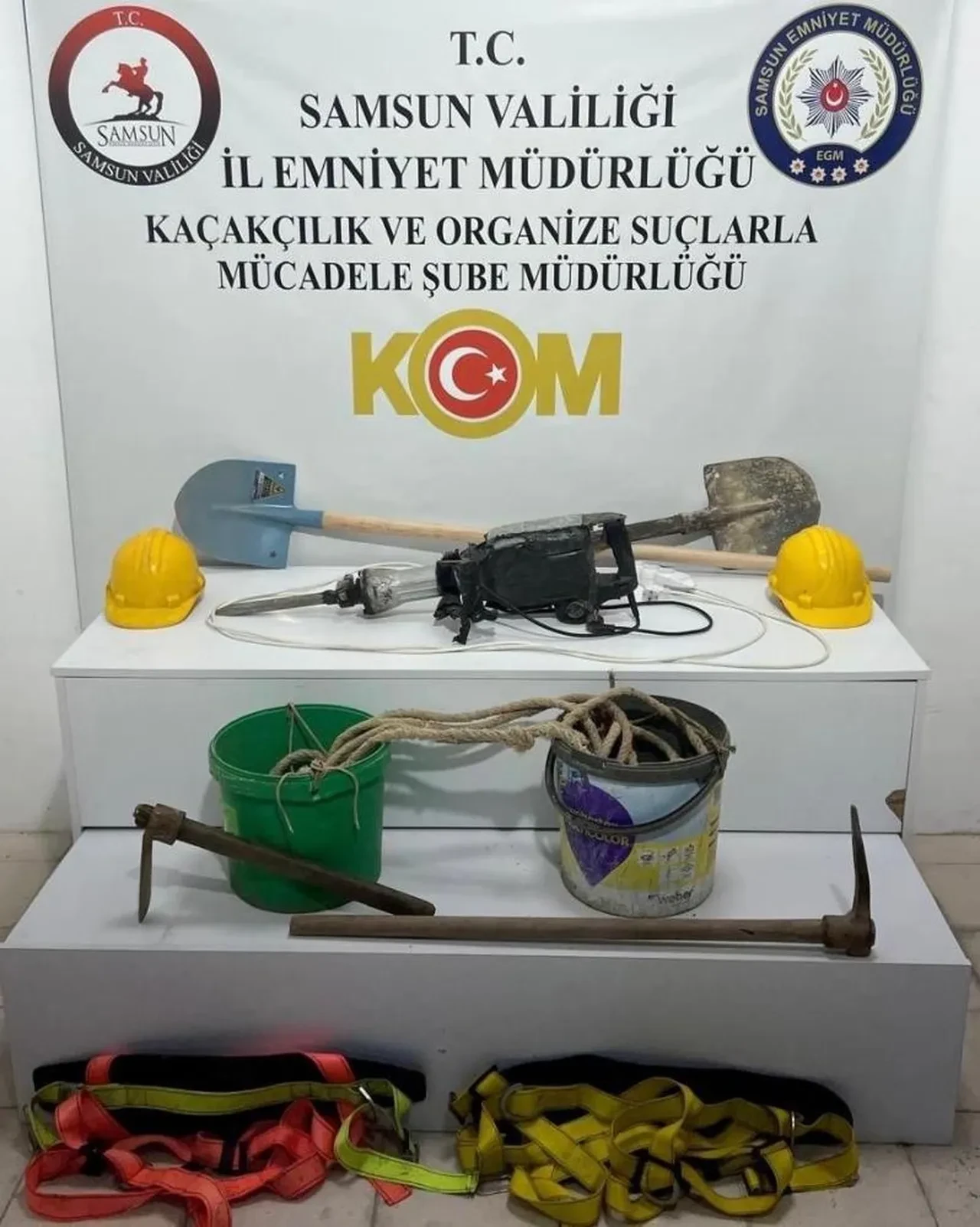 Anne rüyasında gördü: Oğluyla birlikte define avına çıktı