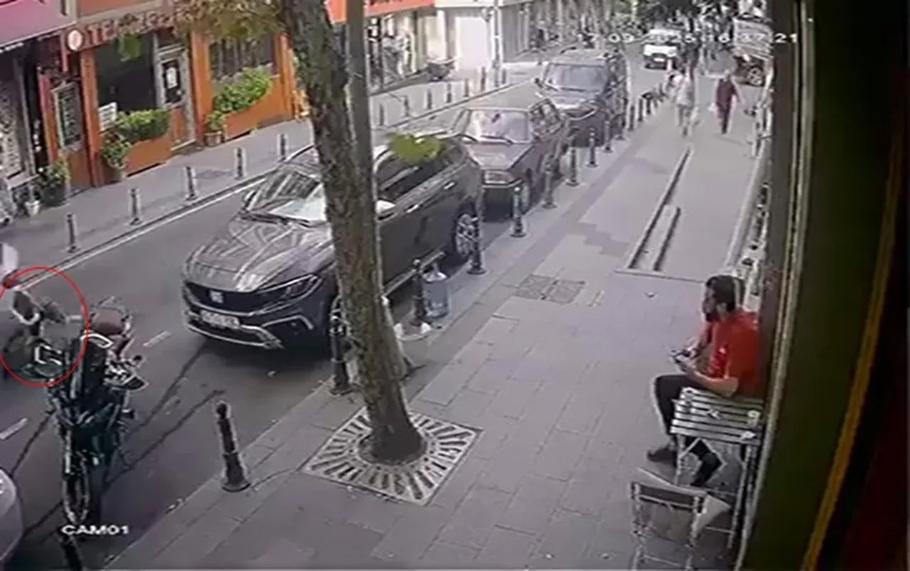 Bayrampaşa'da yürekler ağza geldi: Küçük çocuk ölümden böyle döndü