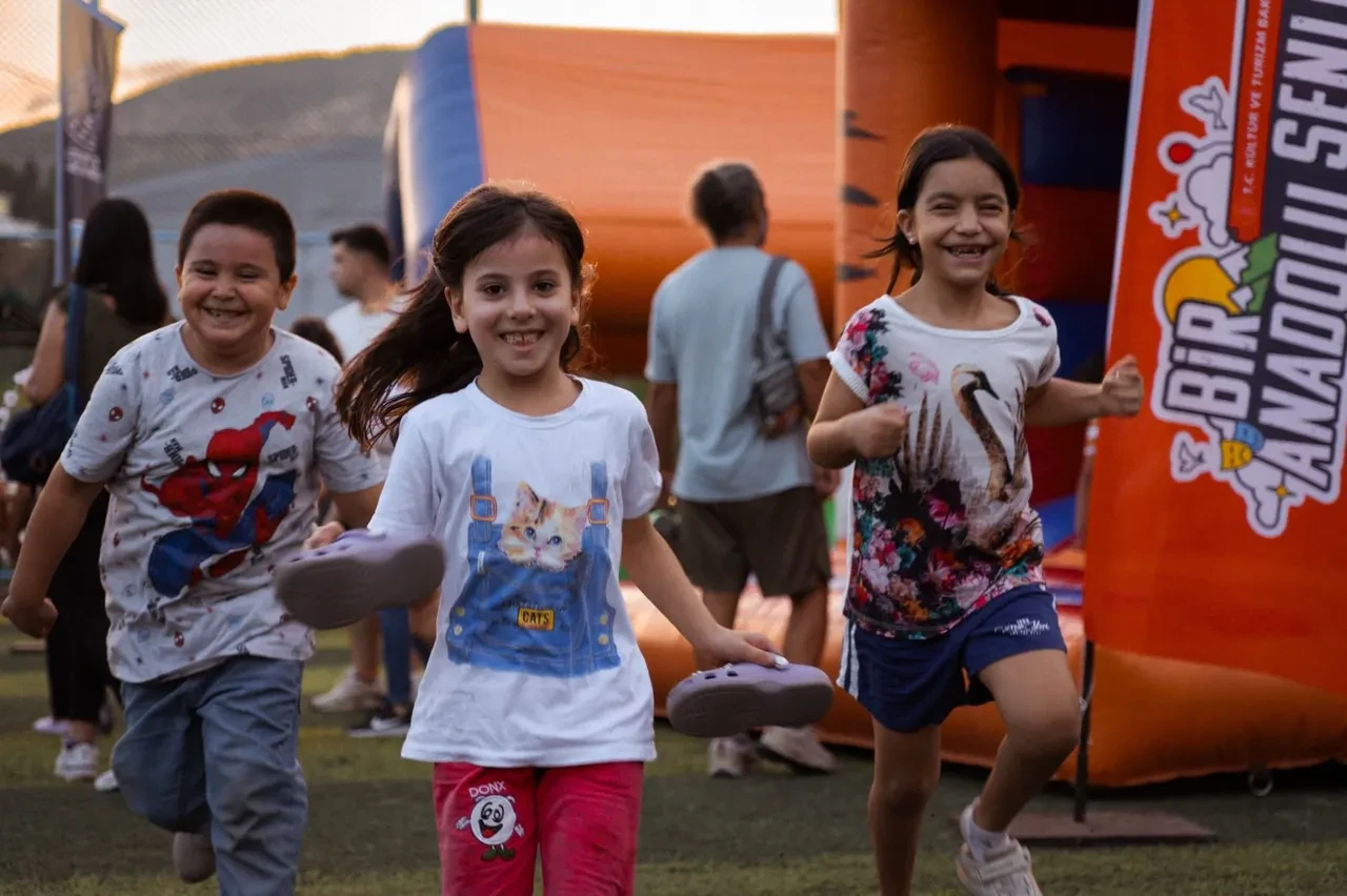 Bir Anadolu Şenliği'nin son iki durağı Bingöl ve Bitlis