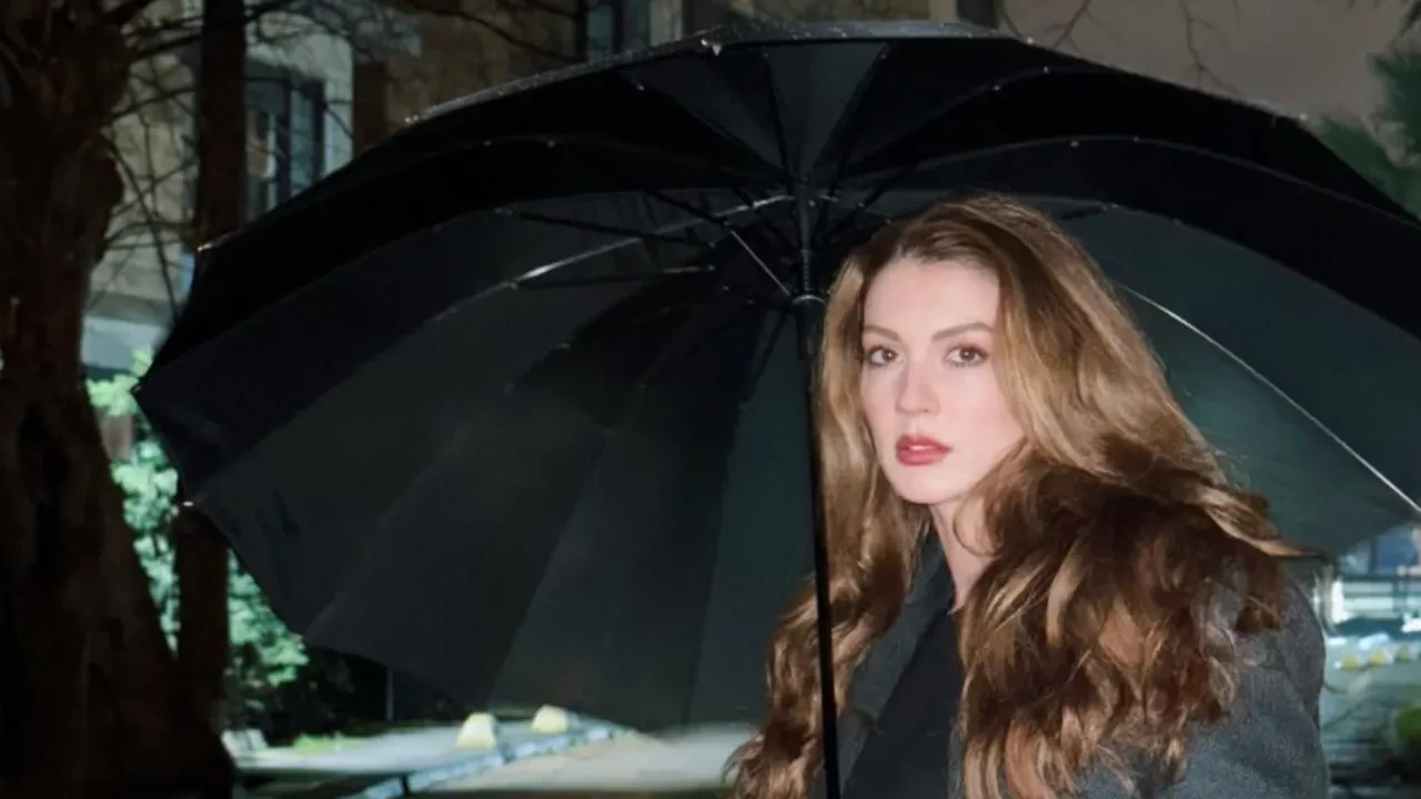 Burcu Özberk'e yapılan yorum tepki çekti! Hayranını kırmadı, sonra olanlar oldu 