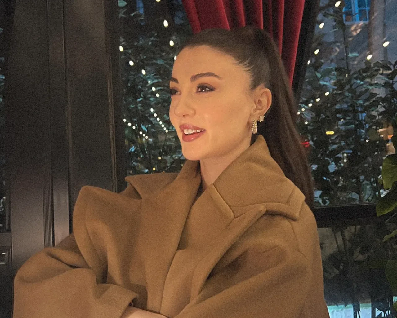 Burcu Özberk'e yapılan yorum tepki çekti! Hayranını kırmadı, sonra olanlar oldu 