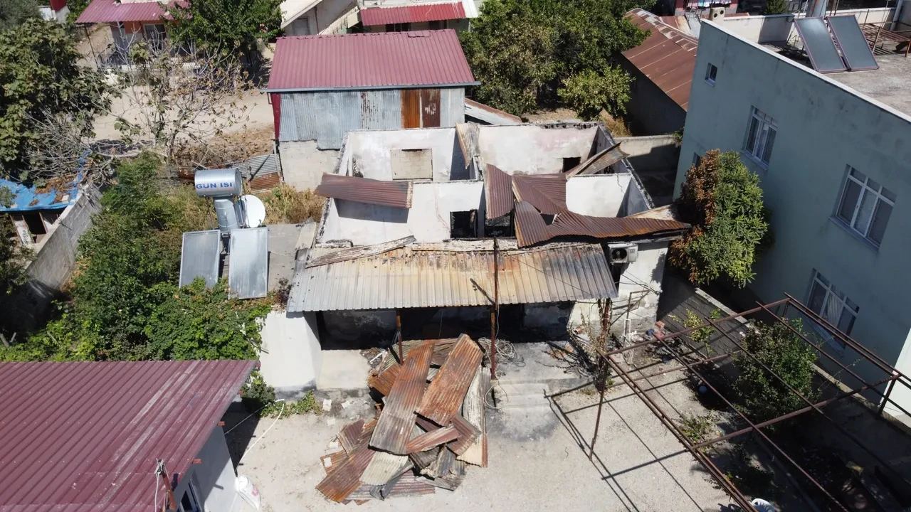 Çıkan yangında 37 yıllık emekleri kül oldu, tek tesellileri çocukları oldu!