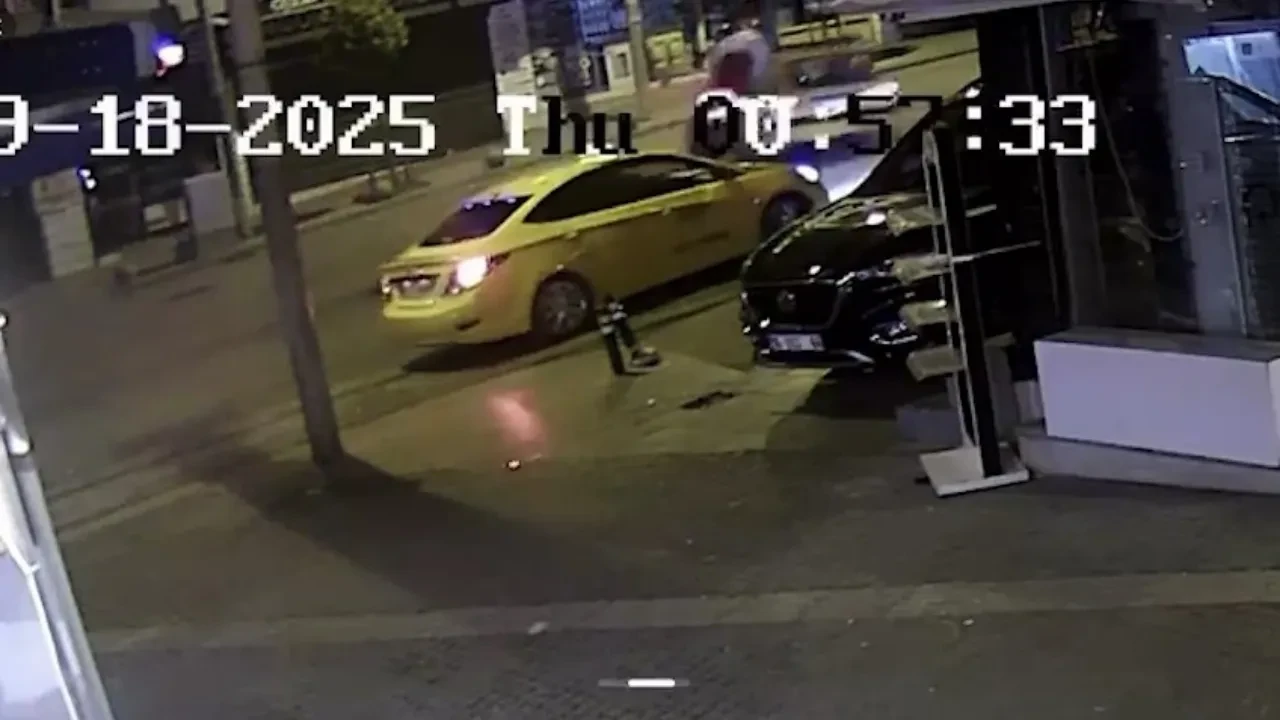 Drift yaparken motosiklete çarptı! Kaza anı anbean kameraya yansıdı