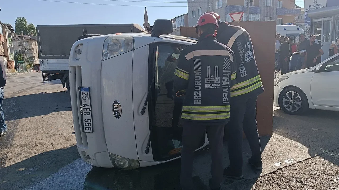 Erzurum'da üç araç zincirleme kazaya karıştı