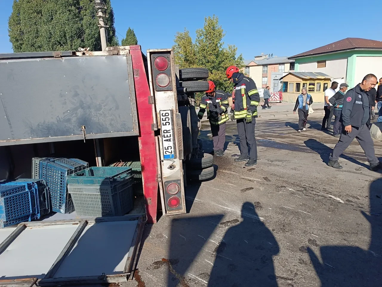 Erzurum'da üç araç zincirleme kazaya karıştı