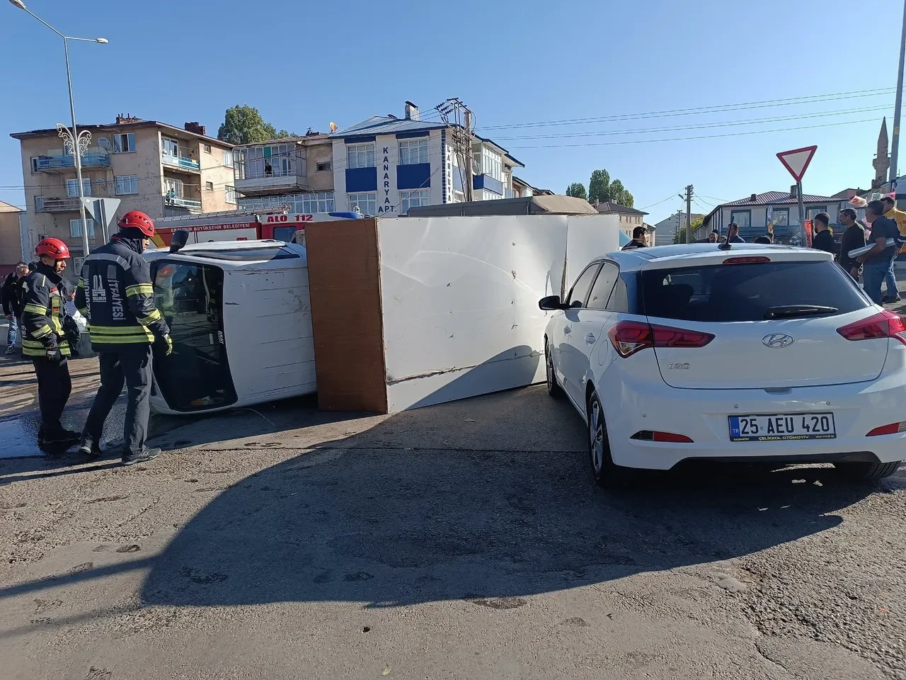 Erzurum'da üç araç zincirleme kazaya karıştı