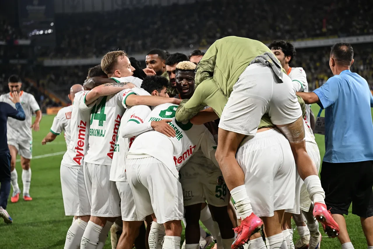 Fenerbahçe penaltı isyanında haklı mı? Trio ekibi son saniye pozisyonunu yorumladı