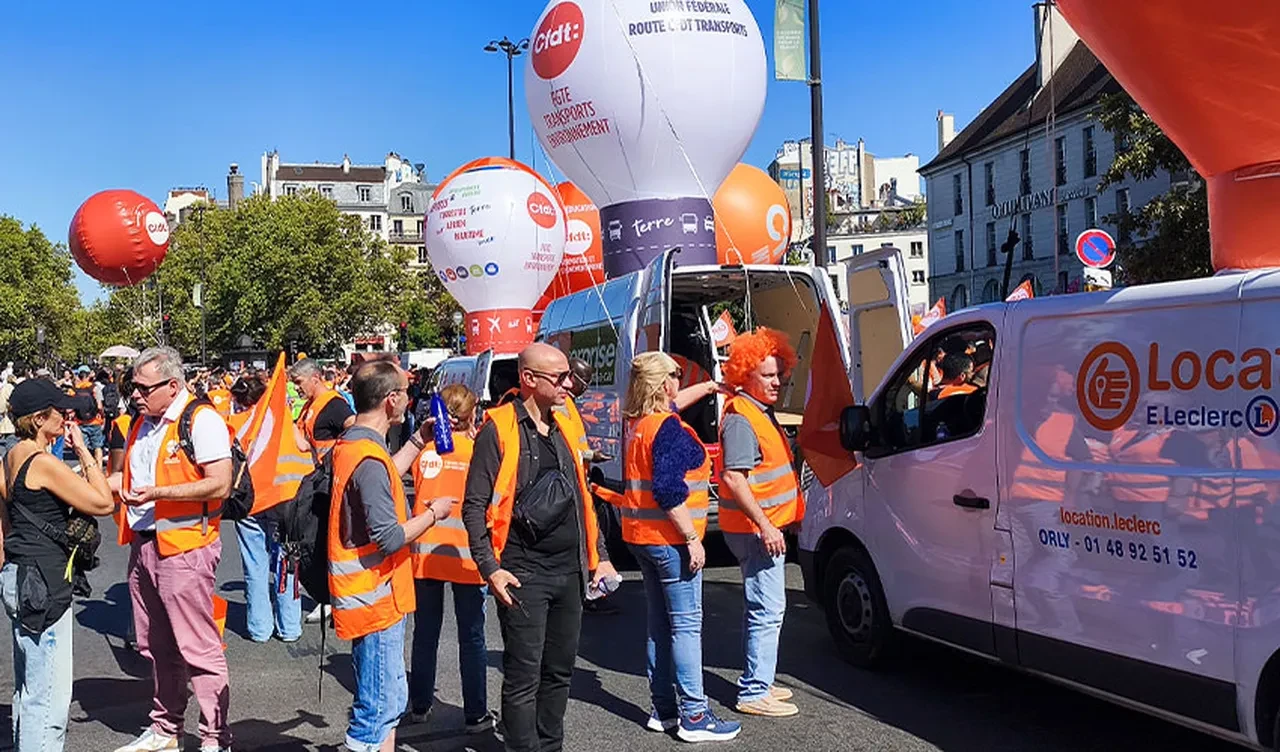Fransa karıştı! Sokaklar yangın yerine döndü