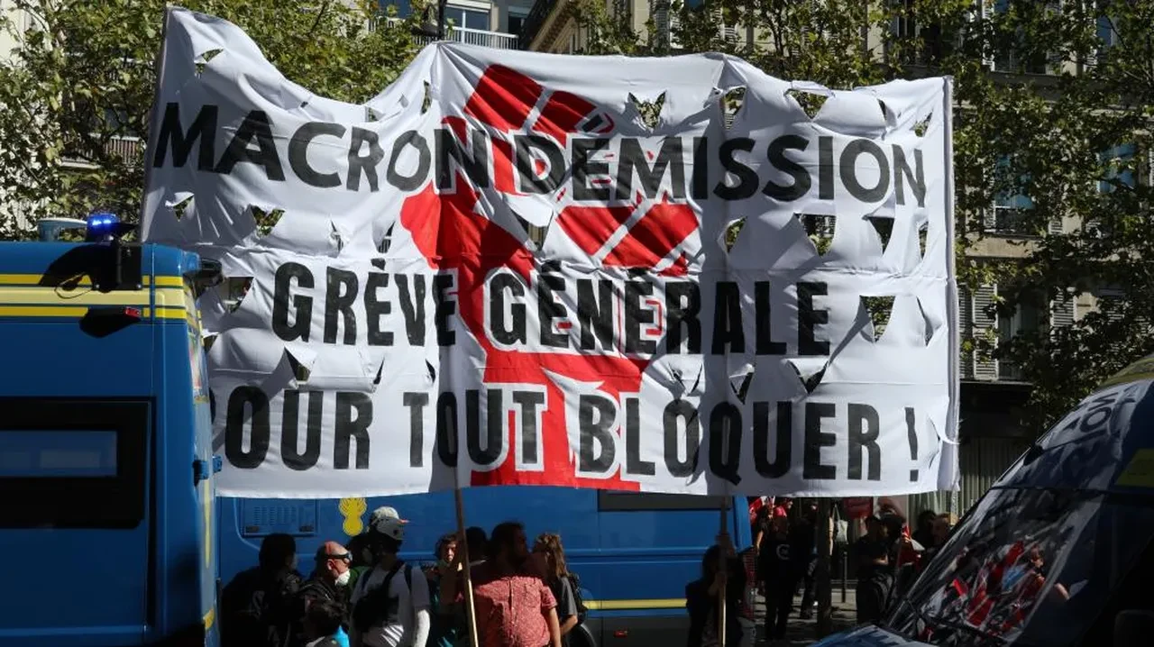 Fransa'daki protestoların bilançosu belli oldu!