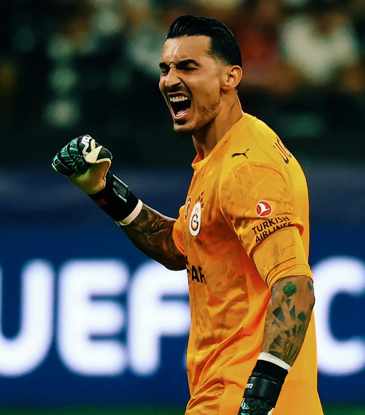 Galatasaray Eintracht Frankfurt deplasmanında paramparça oldu: Okan Buruk Avrupa'da yine takıldı!