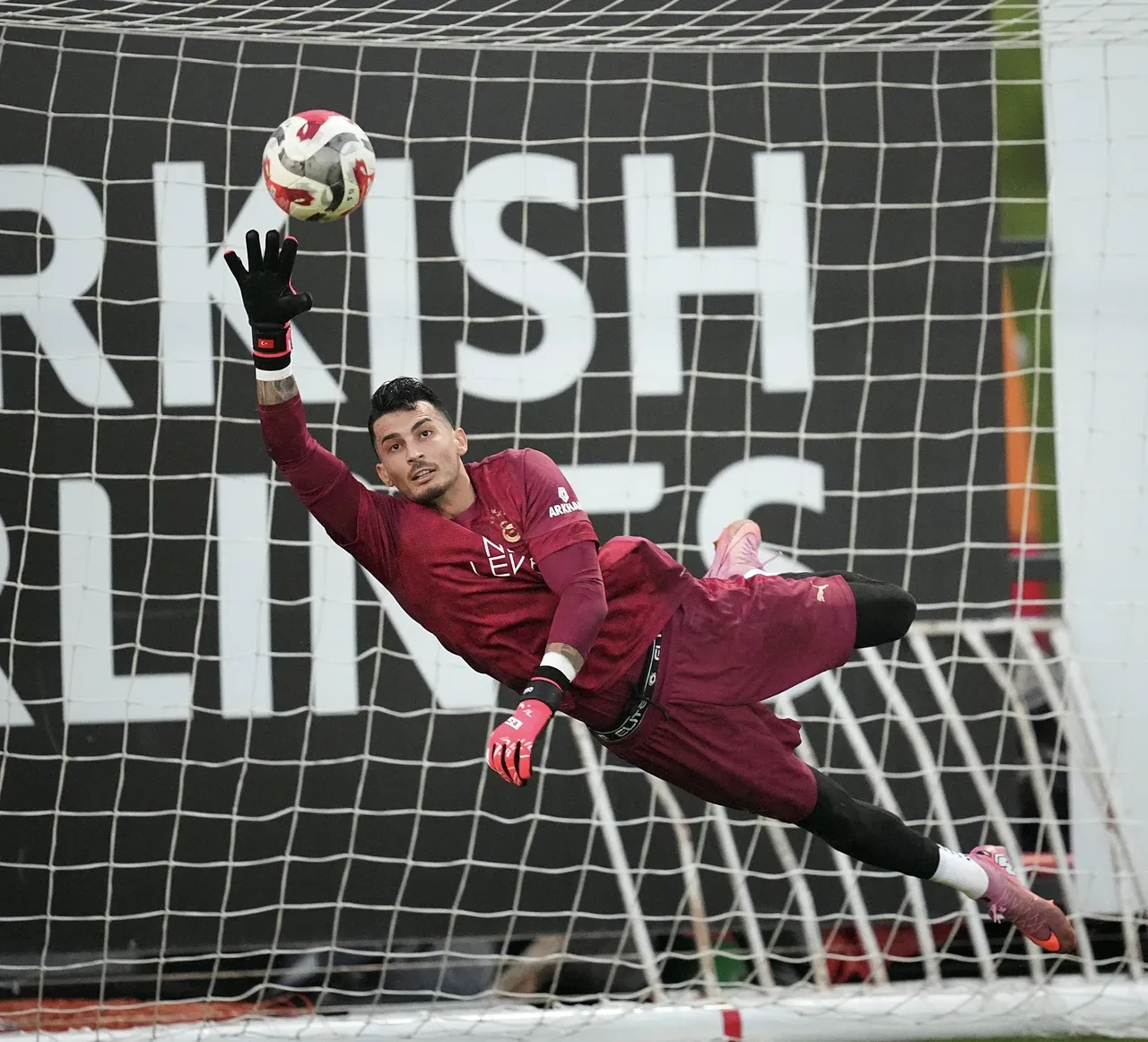 Galatasaray'da Uğurcan Çakır için özel madde devreye giriyor! İşte ödenecek ücret