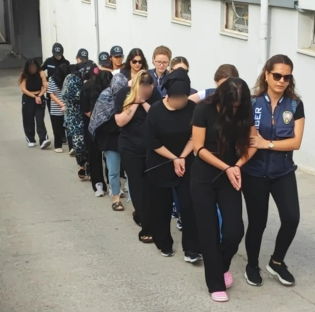 Günlük 24 milyon TL'lik dev vurgun! 50 bin TL'ye onlarca banka hesabı satın almışlar