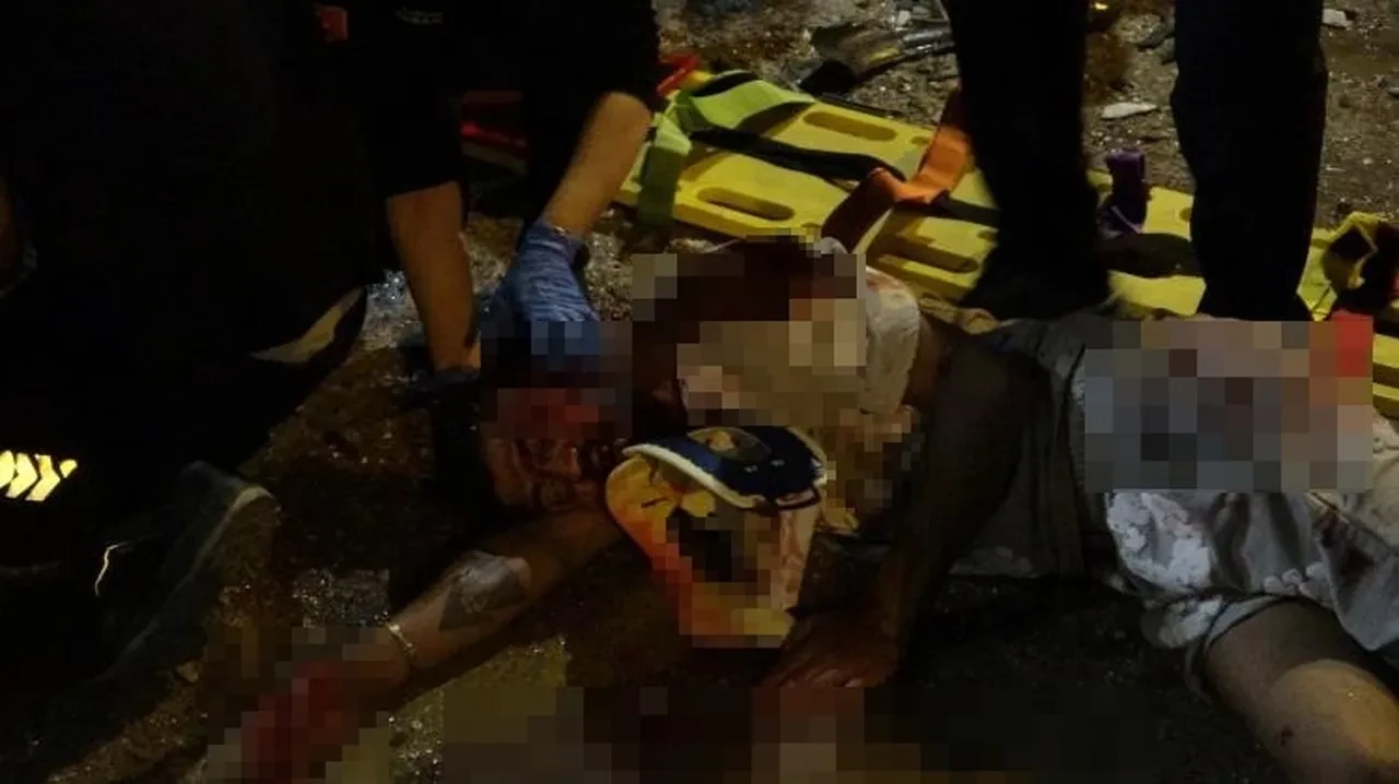  İki Tofaş kafa kafaya çarpıştı! Kaza sonrası korkunç manzara ve can pazarı