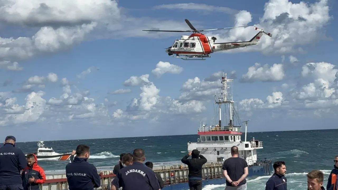 Kocaeli'de kargo gemisi karaya oturdu! Nefes kesen kurtarma operasyonu