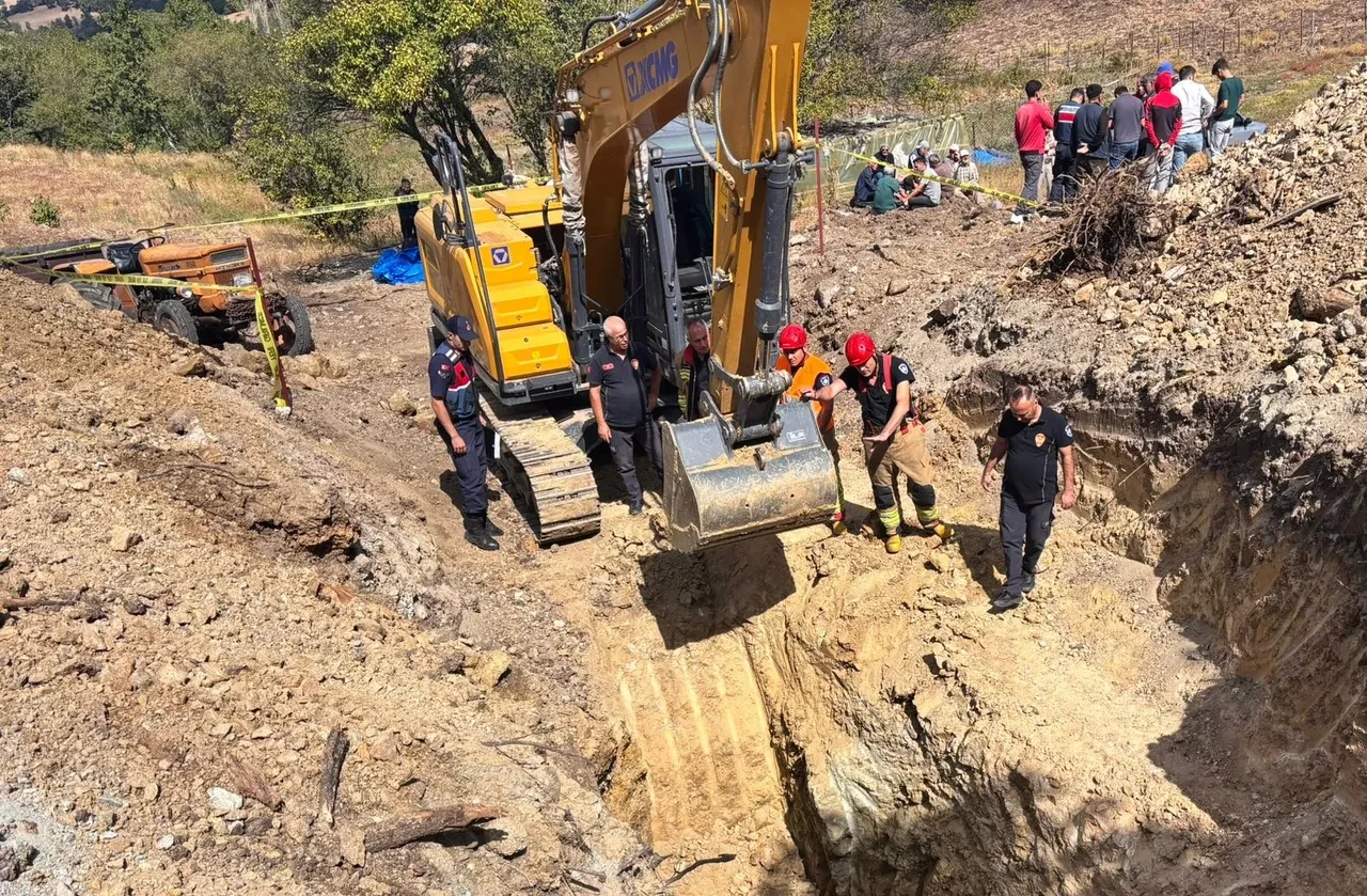 Manisa'da facia! Kuzen çiftçiler göçük altında kaldı