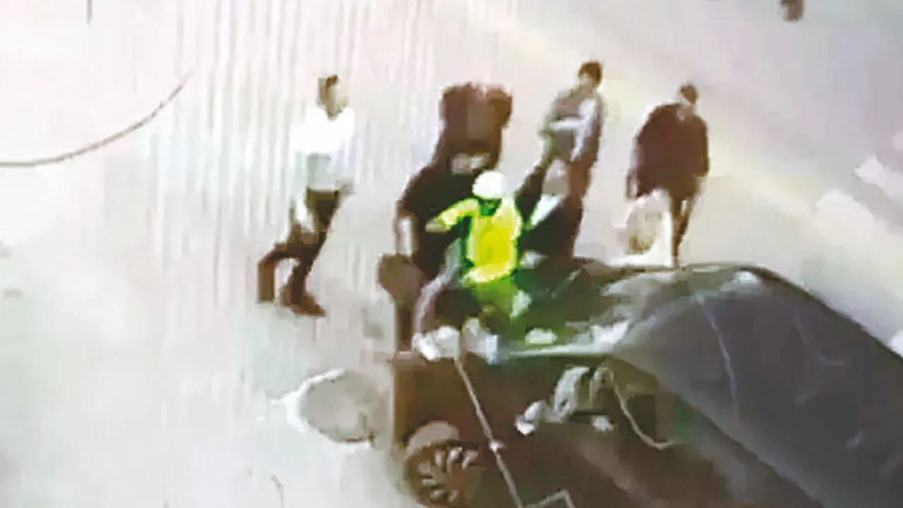 Polisin üzerine araç süren Adnan Beker'in şoförü hakim karşısında 