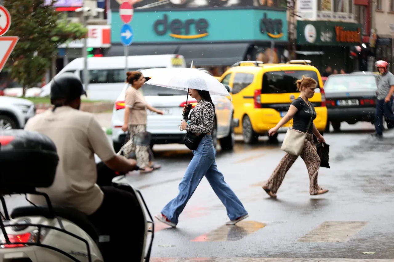 Sağanak ve soğuk kapıda! Meteoroloji sarı kodla uyardı: Sel, su baskını ve fırtınaya dikkat