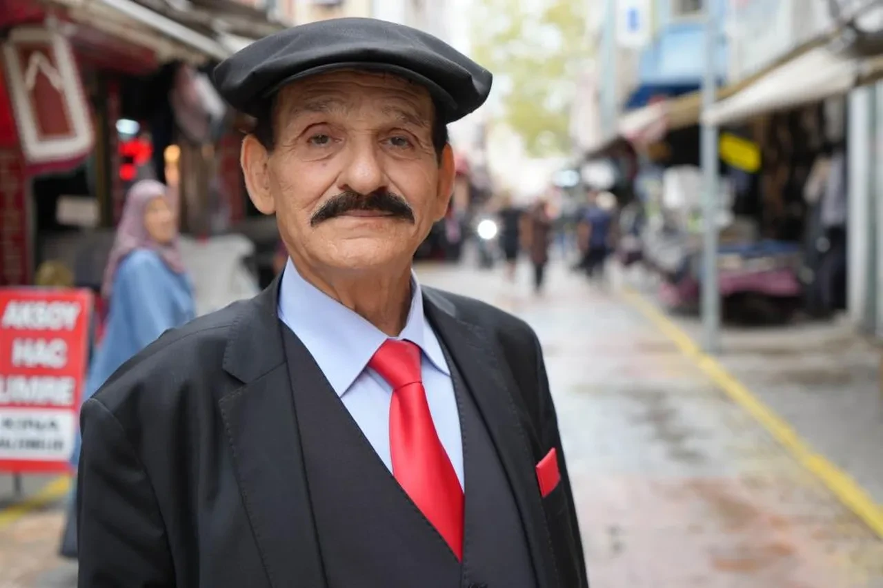 Samsun'un ikonu oldu! 71 yaşındaki 'Yürüyen Çarşamba'