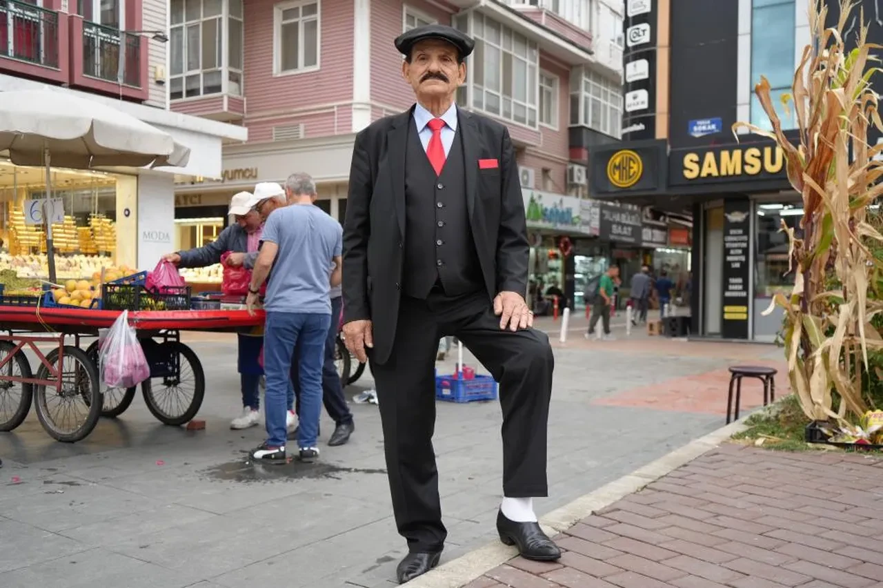 Samsun'un ikonu oldu! 71 yaşındaki 'Yürüyen Çarşamba'