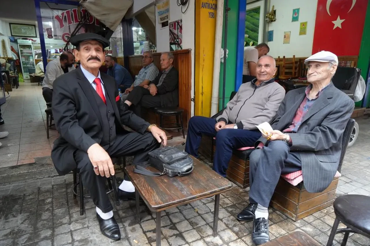 Samsun'un ikonu oldu! 71 yaşındaki 'Yürüyen Çarşamba'