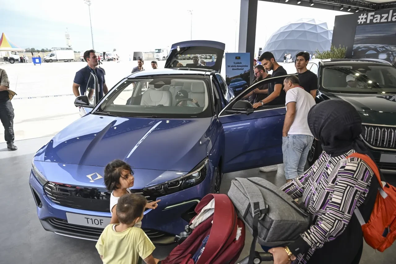 TOGG sedan modeli TEKNOFEST'te! T10F'e vatandaşlardan yoğun ilgi