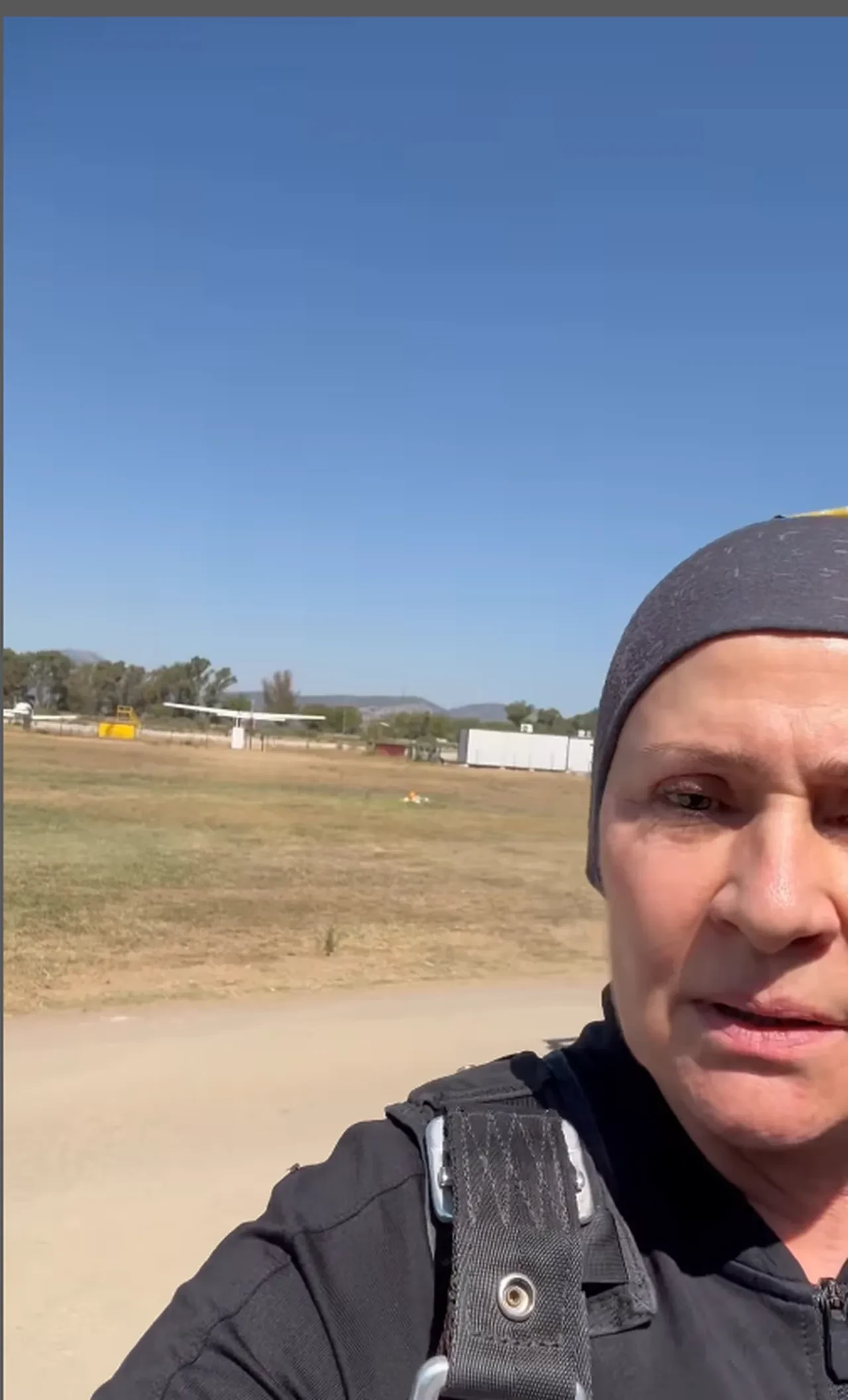 Uzak Şehir'in Sadakat'i Gonca Cilasun uçaktan atlayarak Filistin kefiyesi açtı