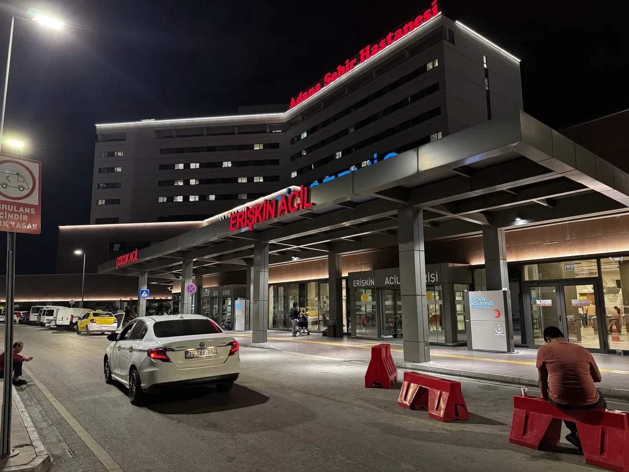 Komşuların park kavgası kanlı bitti: Baba ve kızına kurşun yağmuru