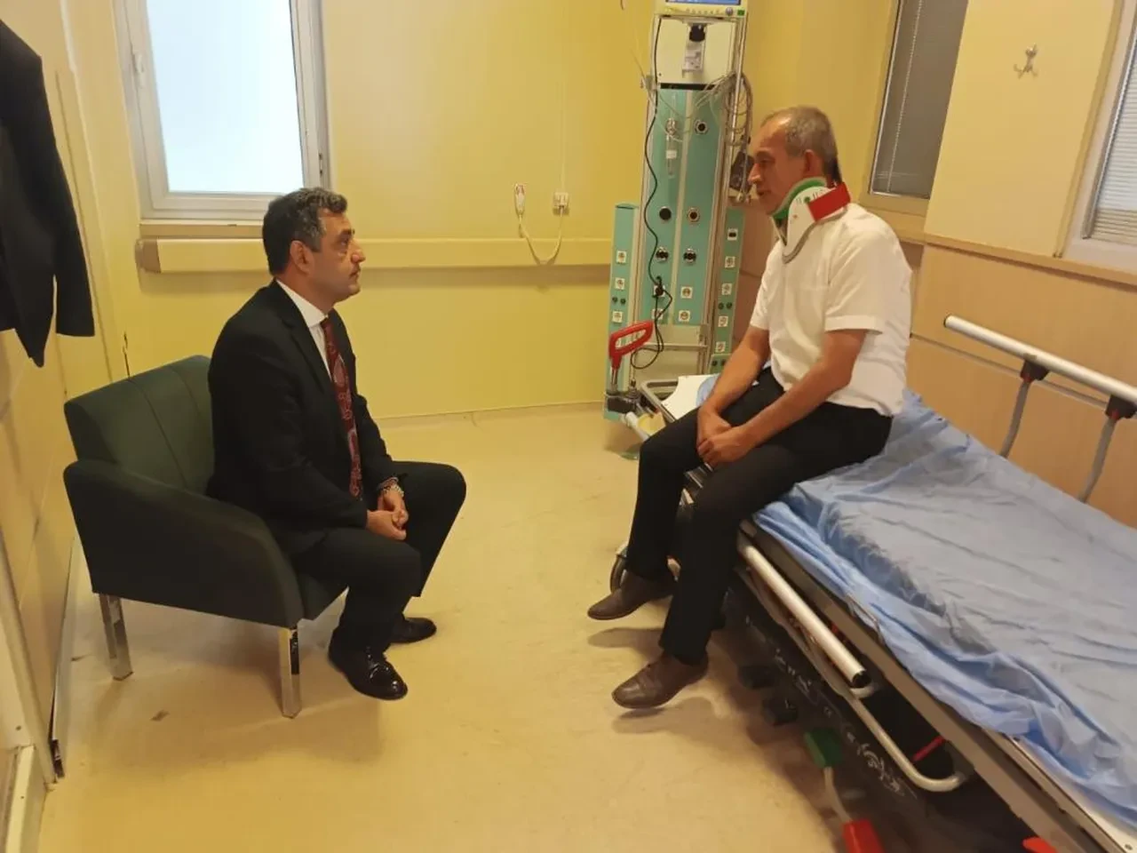 AK Partili Cahit Onar trafik kazası geçirdi: Demirci Belediye Başkanı hastaneye kaldırıldı