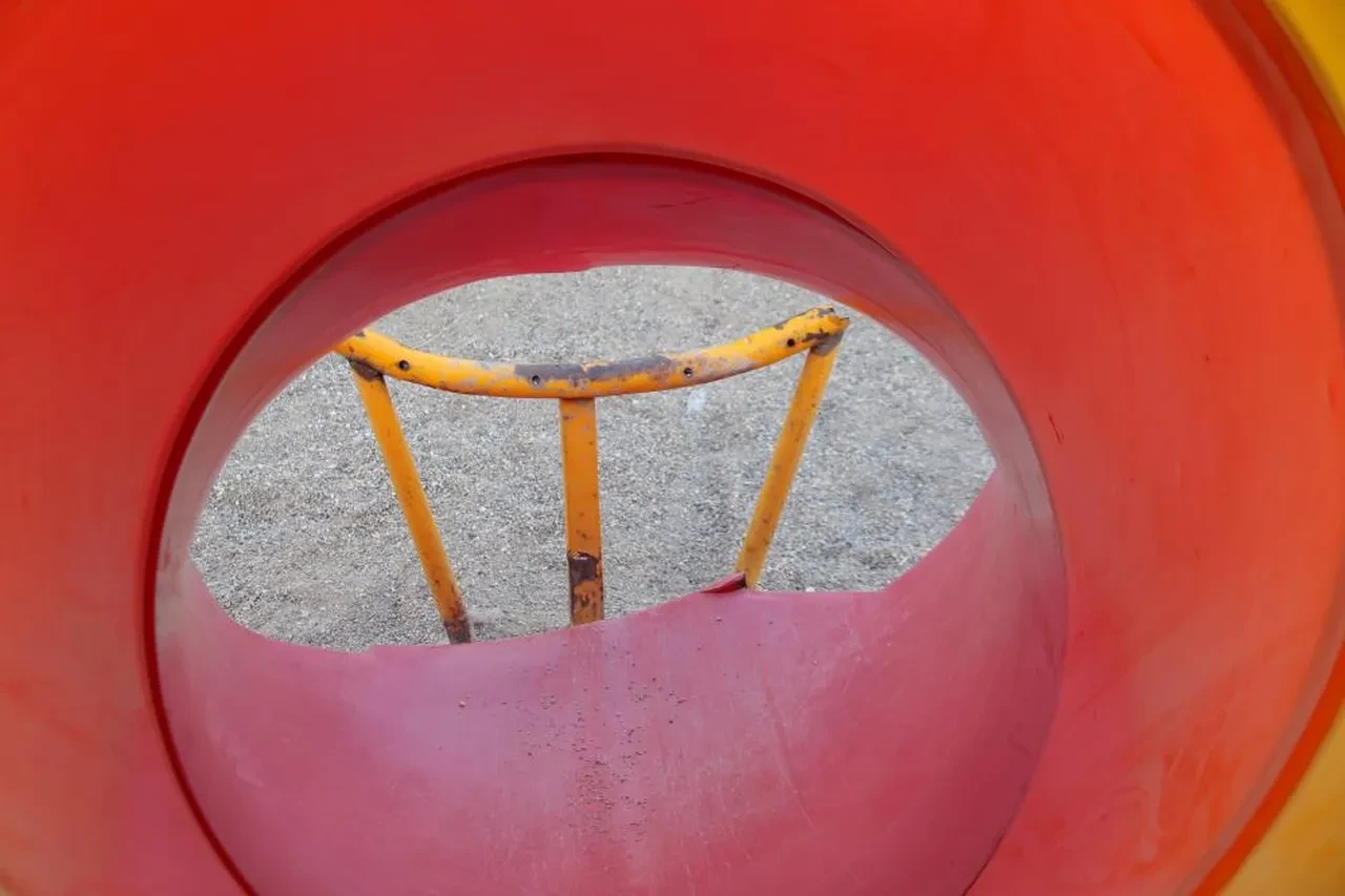 Akıllara durgunluk veren çocuk parkı! Bu demir korkuluğun neye yaradığını kimse bilmiyor