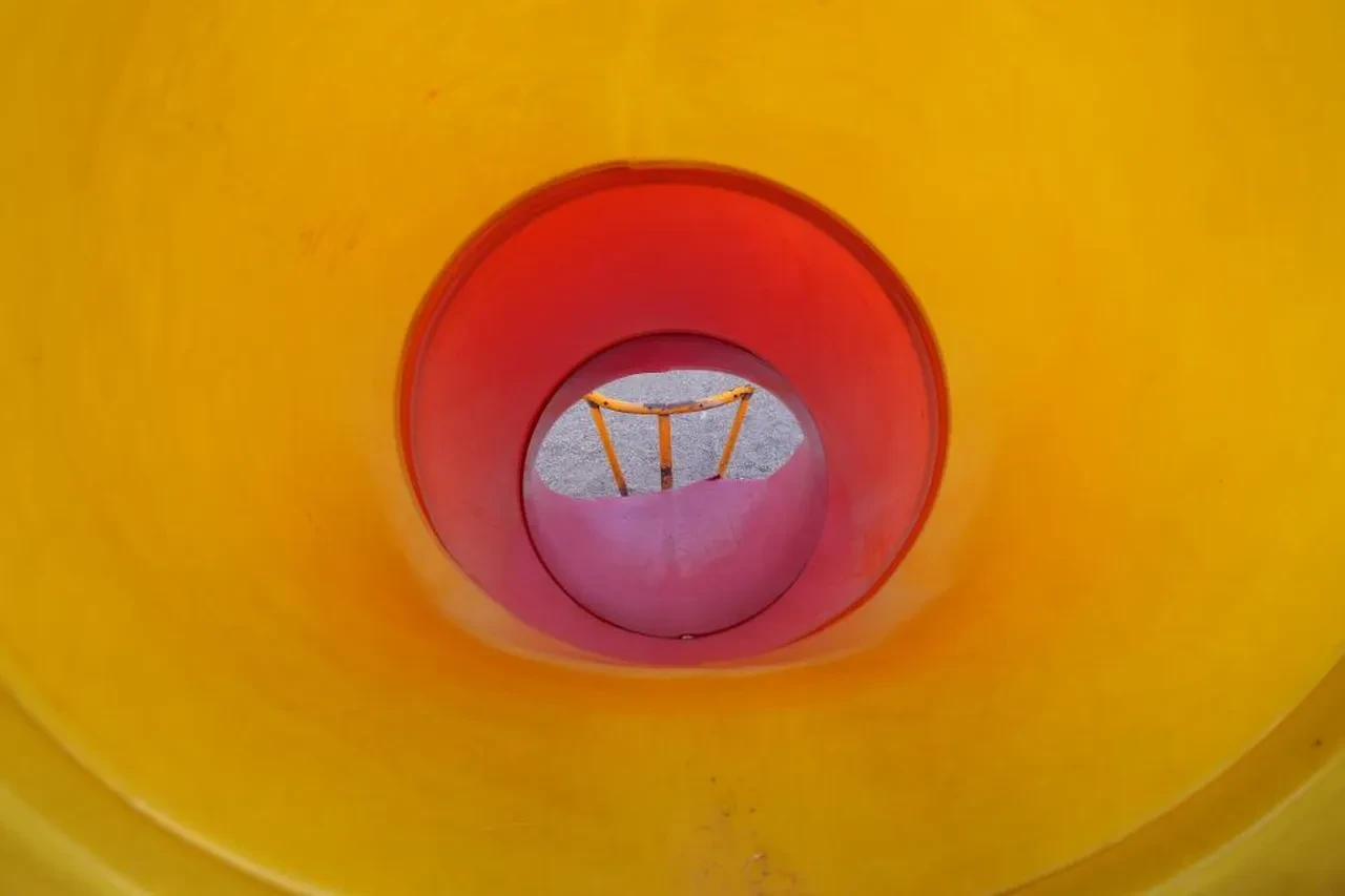 Akıllara durgunluk veren çocuk parkı! Bu demir korkuluğun neye yaradığını kimse bilmiyor