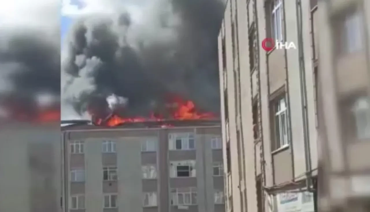 Bağcılar'da korkutan yangın! Gökyüzü siyaha büründü