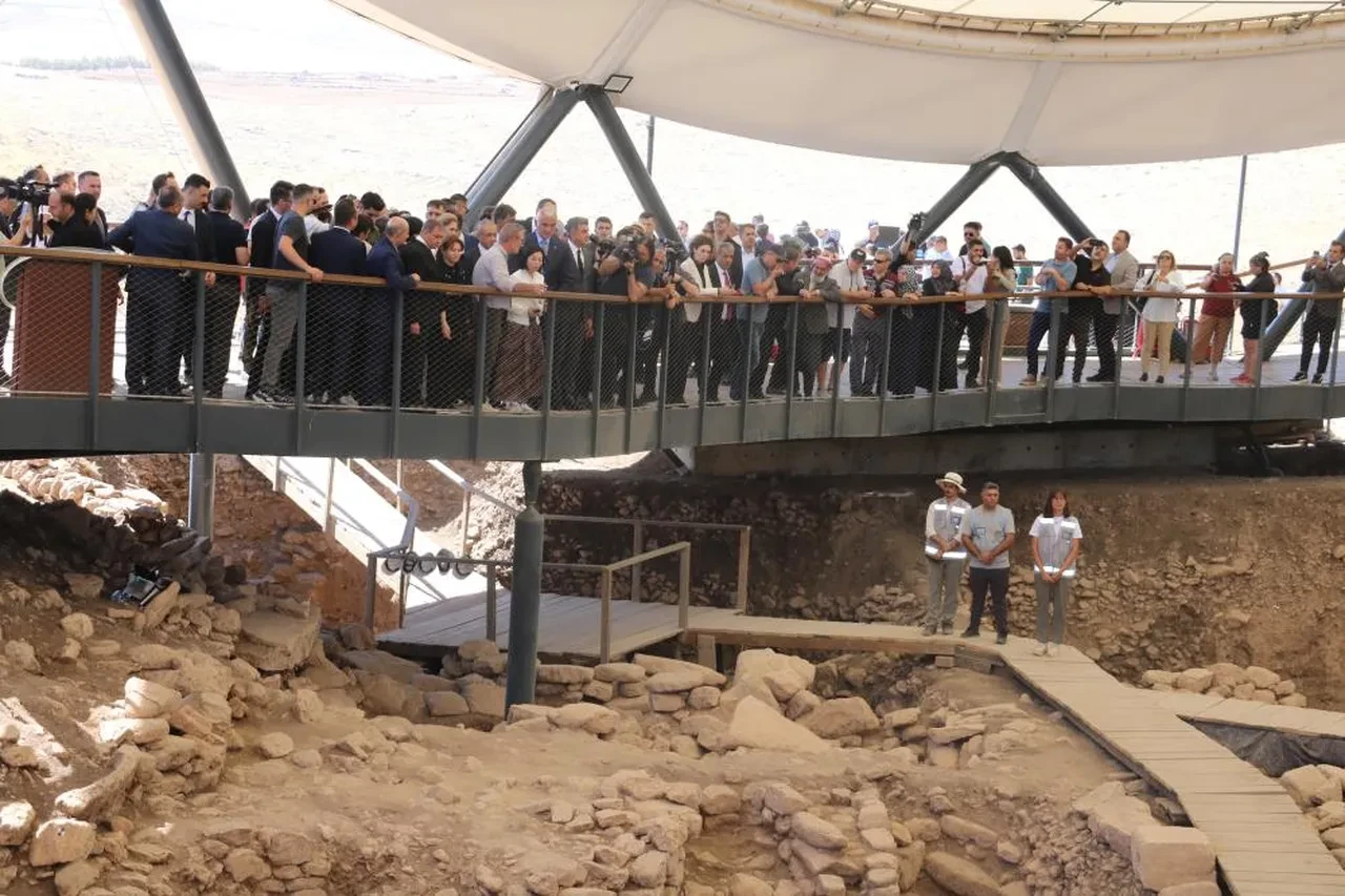 Bakan Ersoy duyurdu! Göbeklitepe'de tarihe ışık tutacak keşif!
