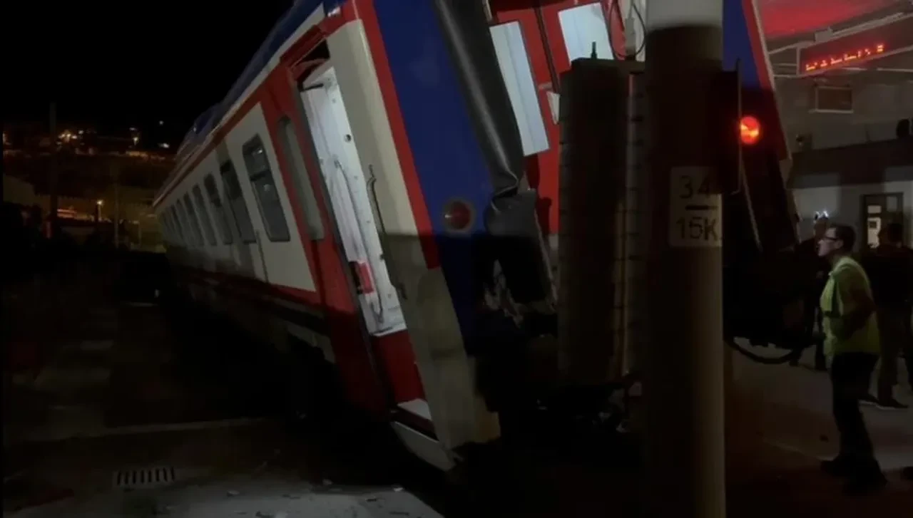 Balıkesir'de 17 Eylül Ekspresi kaza yaptı: Yolcular trenden tahliye edildi!