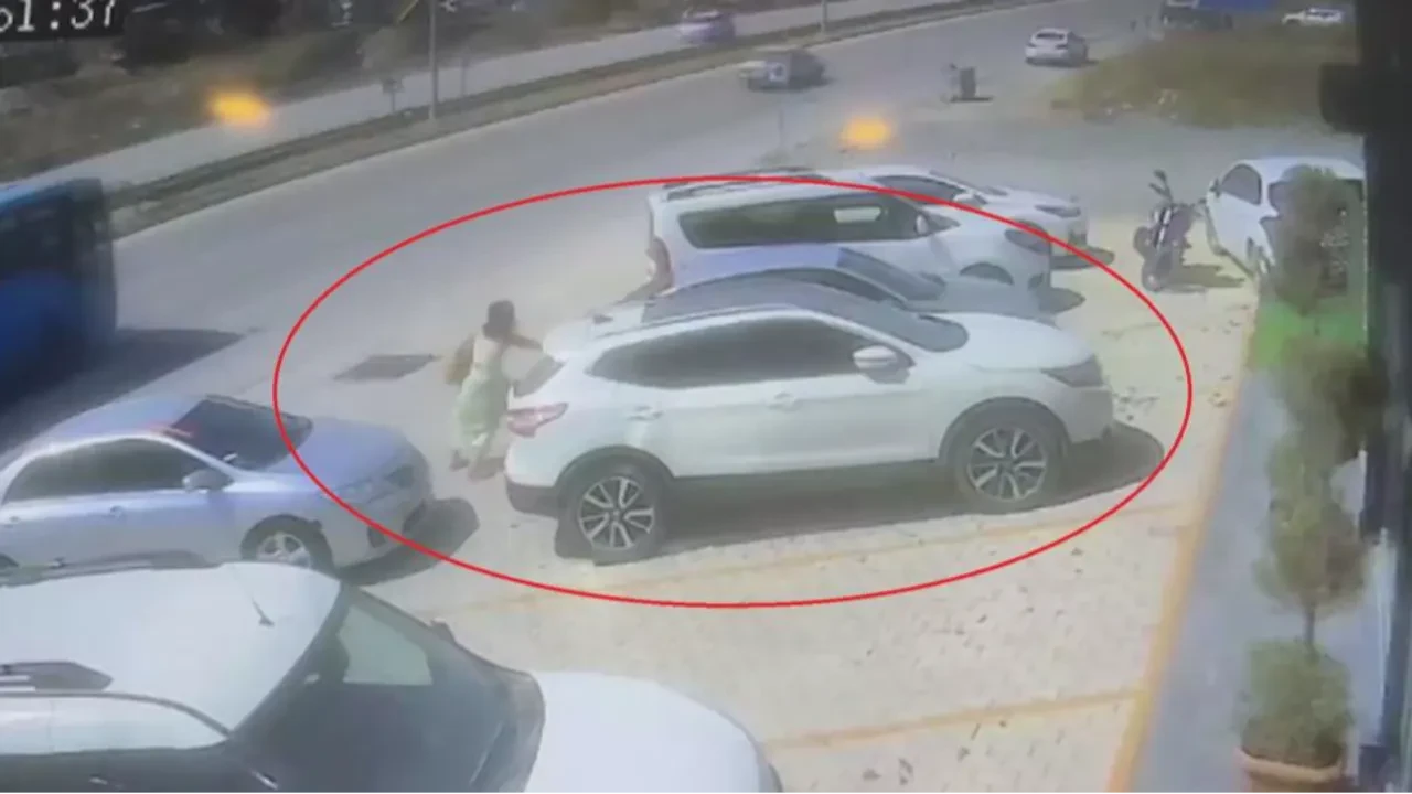 Bir anda hareket eden aracı tek eliyle durduran kadın kamerada!