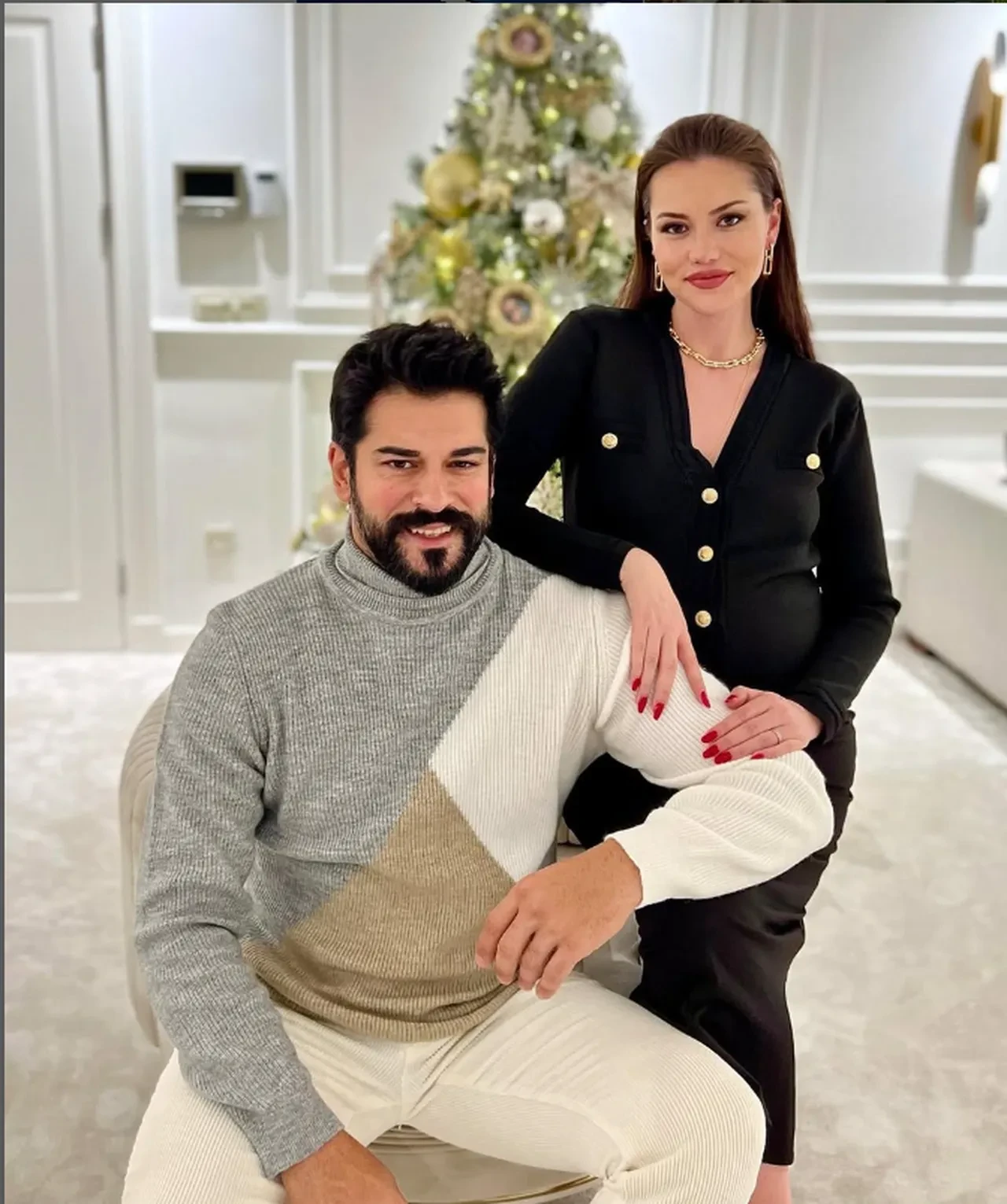 Burak Özçivit'in hamlesi Fahriye Evcen ile boşanma iddialarını alevlendirdi! Emlakçılar tüm gerçeği ortaya çıkardı 