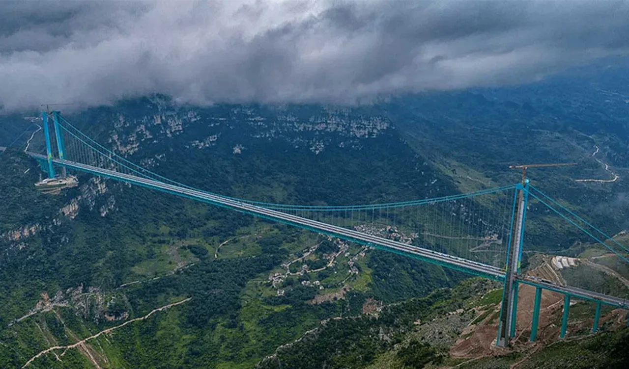 Dünyanın en yüksek köprüsünün inşaatında sona gelindi! Maliyeti dudak uçuklattı
