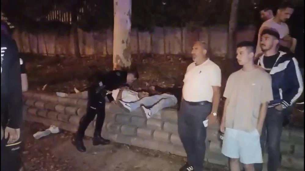 Esenler’de otomobil alev aldı, 5 kişi yaralandı