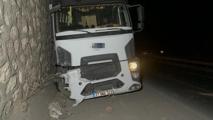 Adıyaman'da feci kaza: Ters şeritte facia, 1 ölü, 1 ağır, 2 kişi yaralı