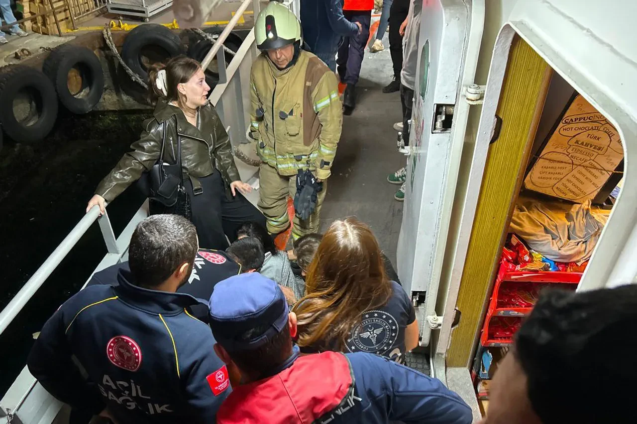 İstanbul Boğazı'nda panik: Yolcu vapuru ile gemi çarpıştı! O anlar kamerada!