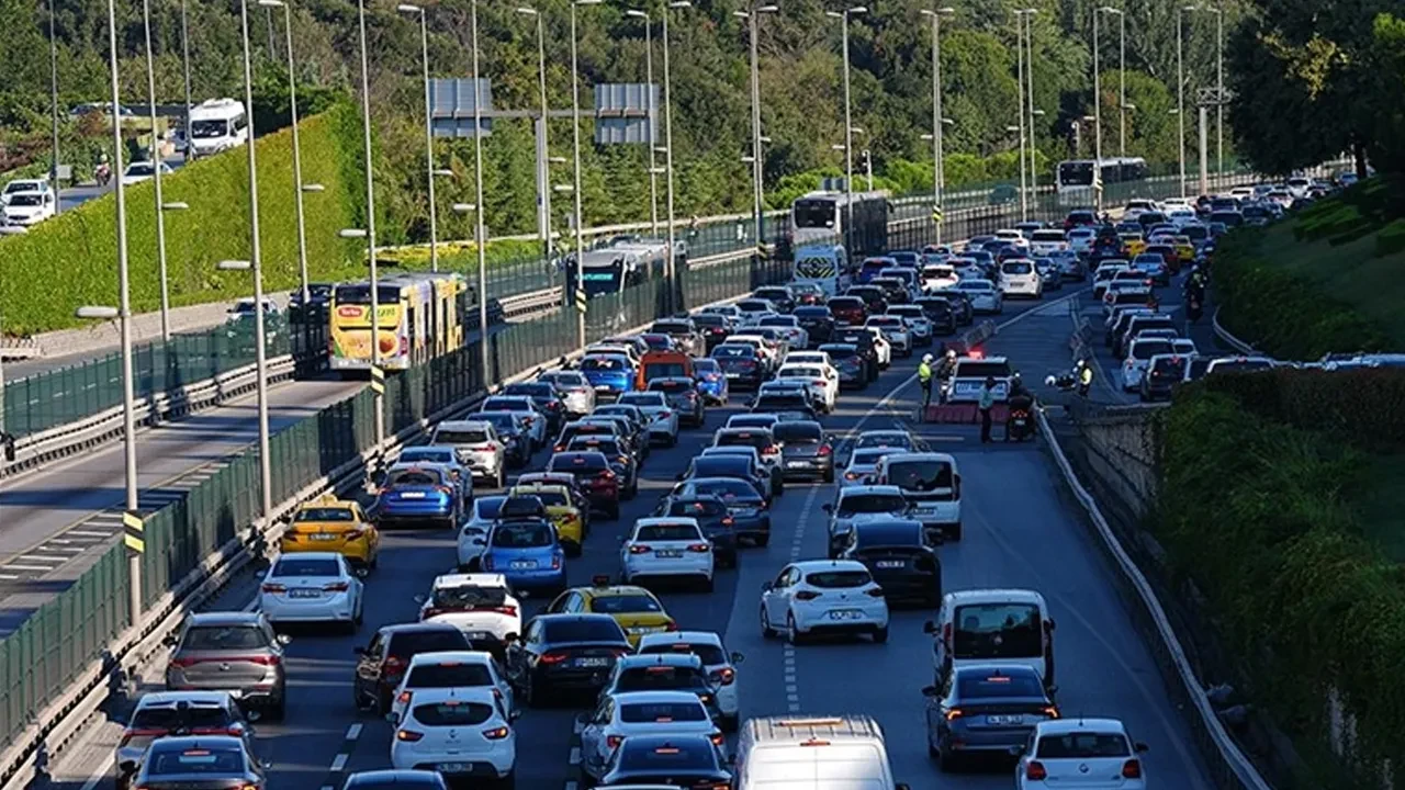 İstanbul'da trafik durma noktasına geldi